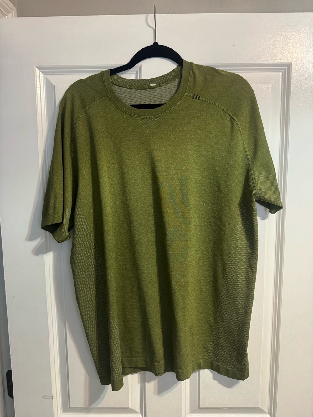 lululemon athletica olive green short sleeve crew shirt